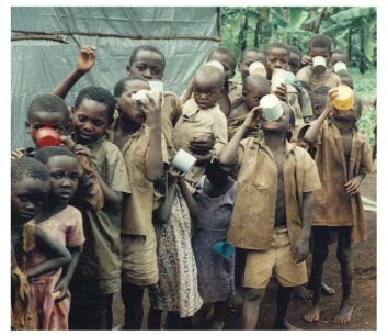 in fila per il cibo (Burundi)